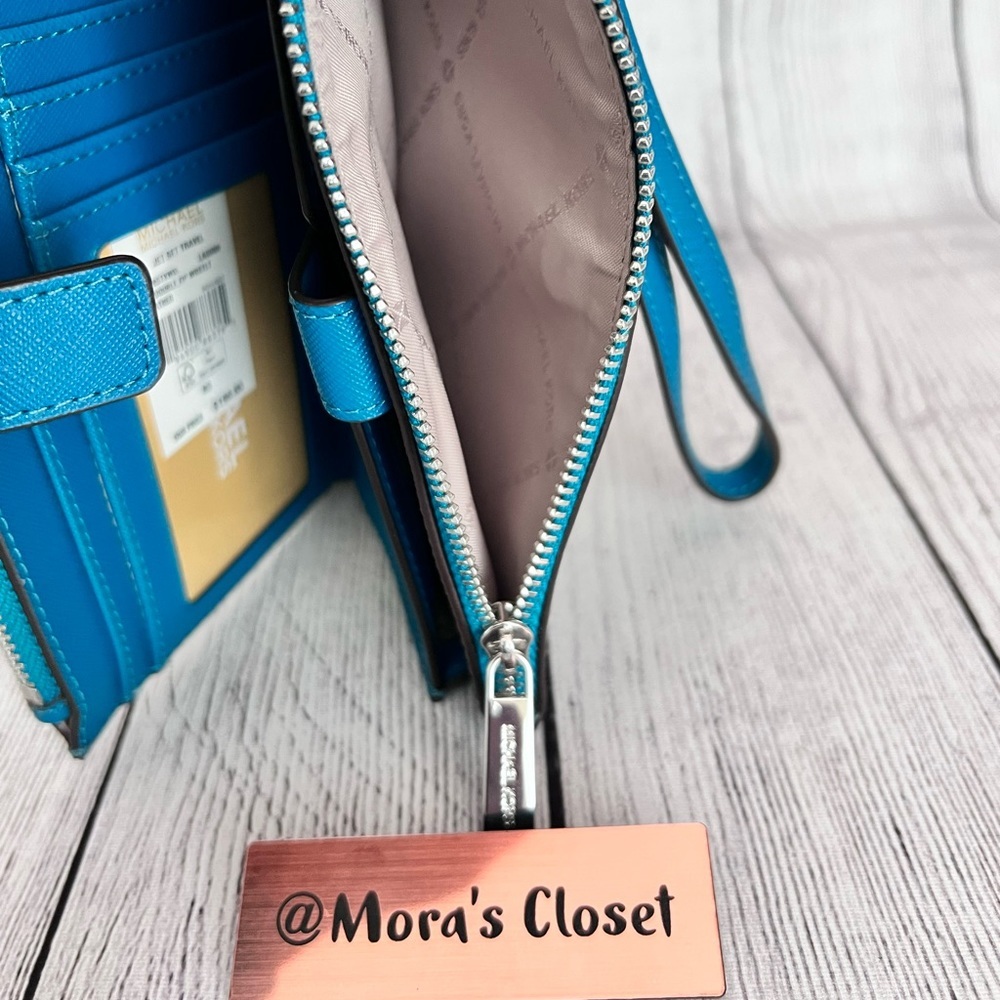Michael Kors Double Zip Wallet/Wristlet - Picture 6 of 10